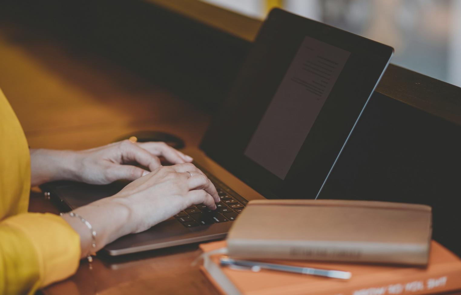 Рабочее пространство с материалами курса по мобильному SEO